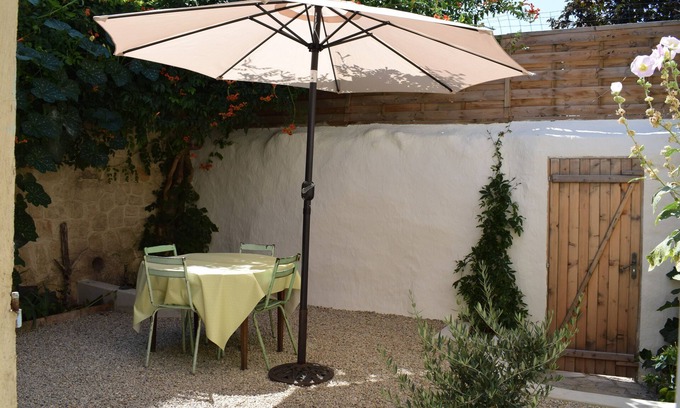 Montagnac Apartamento | Charming independent village gite with garden (near Pezenas)