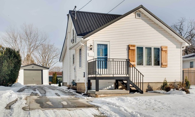 Knoxville Casa | Charming Iowa Abode Near Knoxville Raceway!