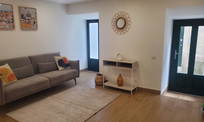 Viseu Apartamento | Charming Jasmin house