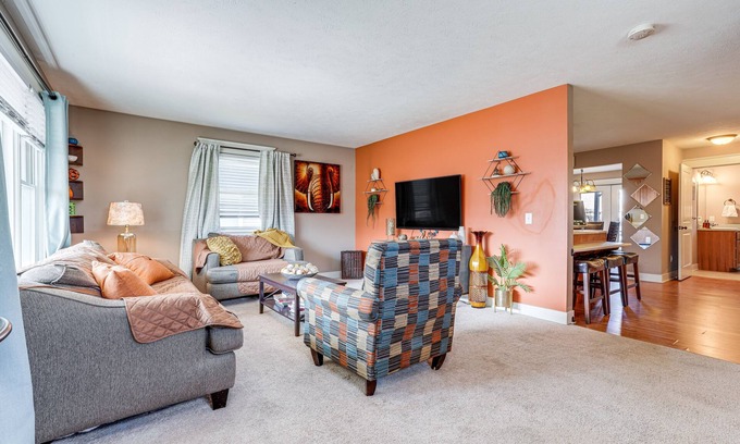 Kalamazoo Casa | Charming Kalamazoo Home w/ Yard: 1 Mi to Downtown!