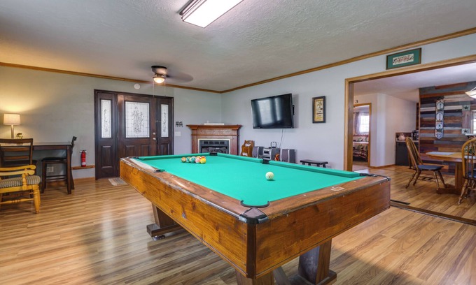 Newkirk Casa | Charming Kaw Lake Country Home w/ Game Room!
