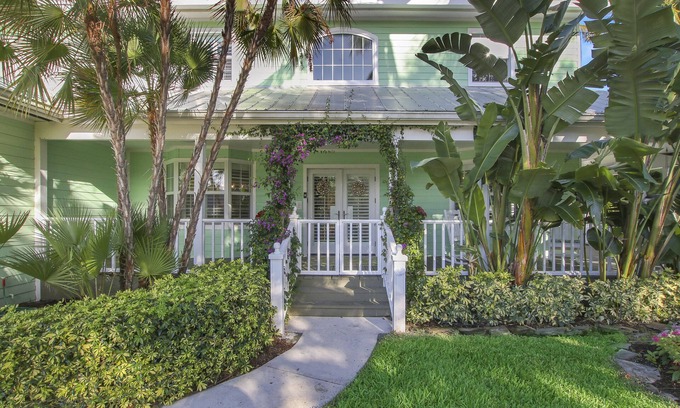 Hobe Sound Casa | Charming Key West style home with pool + spa