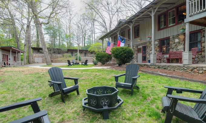 Waynesville Casa | Charming King Suite #11 hotel within walking distance to downtown Waynesville