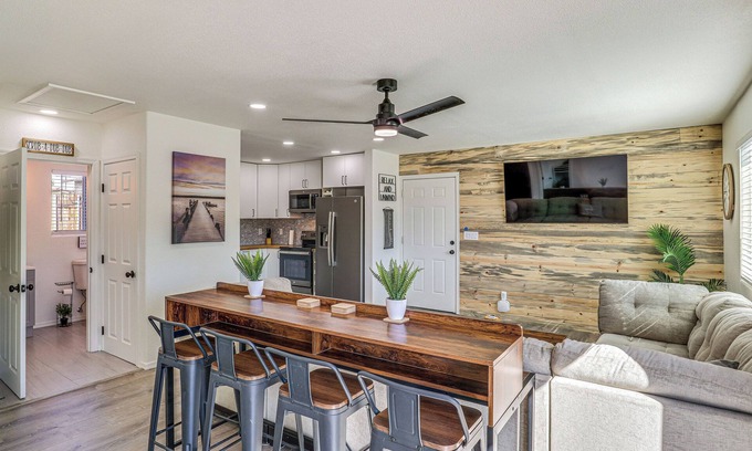 Kingman Casa | Charming Kingman Casita < 1 Mi to Route 66!