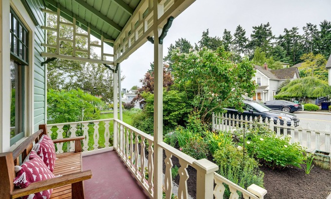 La Conner Casa | Charming La Conner Vacation Home w/ Fireplace!