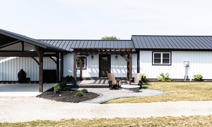 LaGrange Cabaña | Charming LaGrange 3-bedroom cottage less than 10 minutes from Shipshewana, IN!