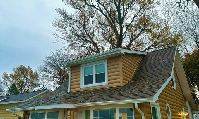 Conneaut Casa | Charming Lake Erie front 2-bedroom house with hot tub in lovely Conneaut