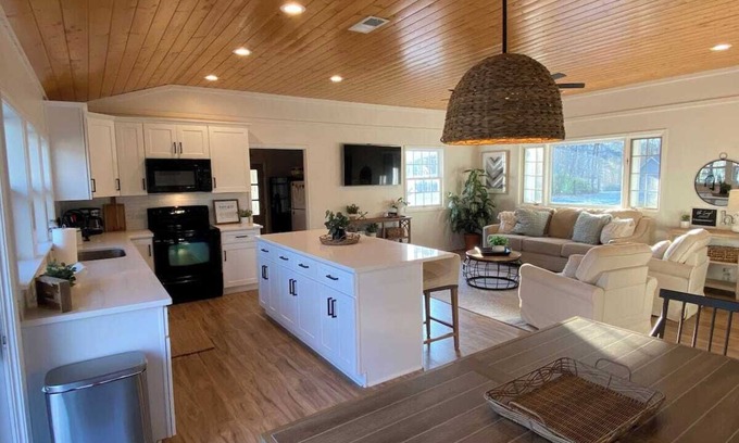 Fair Play Cabina | Charming Lake Front 3-bedroom cabin in Fair Play with Hot Tub & Private Dock