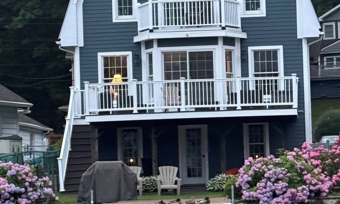 Lake Hopatcong Casa | Charming Lake House on Lake Hopatcong in a quiet cove