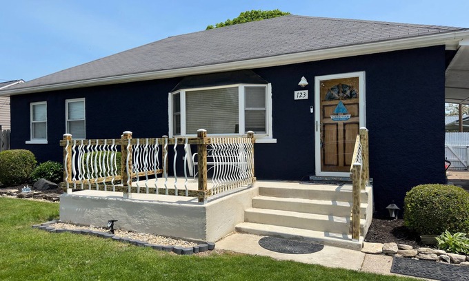 Port Clinton Casa | Charming Lake House, short walk to lake, near downtown PC, great for families!