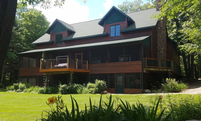 Longville Casa | Encantador Lake Lodge / Bar privado en la cadena de 5500 Acre Woman Lake, incluye pontón