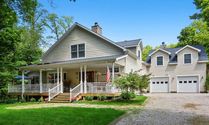 Lake Michigan Beach Casa | Charming Lake Michigan Getaway w/Private Beach Access and large yard