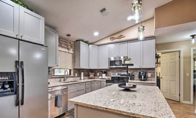 Lake Panasoffkee Casa | Charming Lake Panasoffkee Abode on 2 Acres!