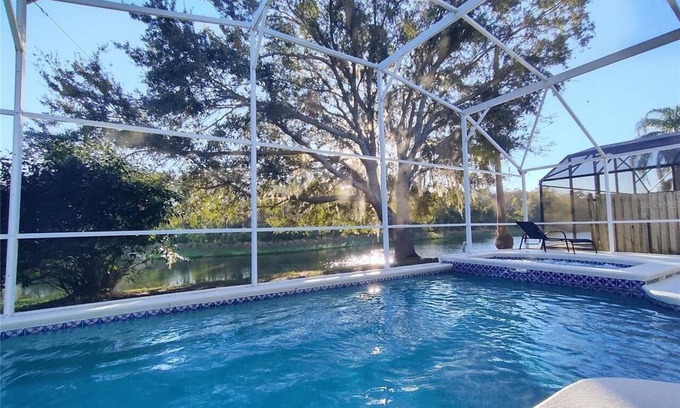 Indian Point Casa | Charming Lake-View 4- Bedroom House with Private Pool and Jacuzzi