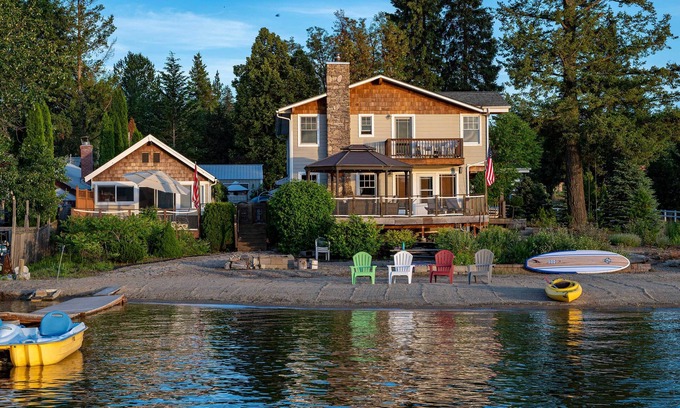 Diamond Lake Cabina | Charming Lakefront Cabin w/ Deck & Fire Pit!