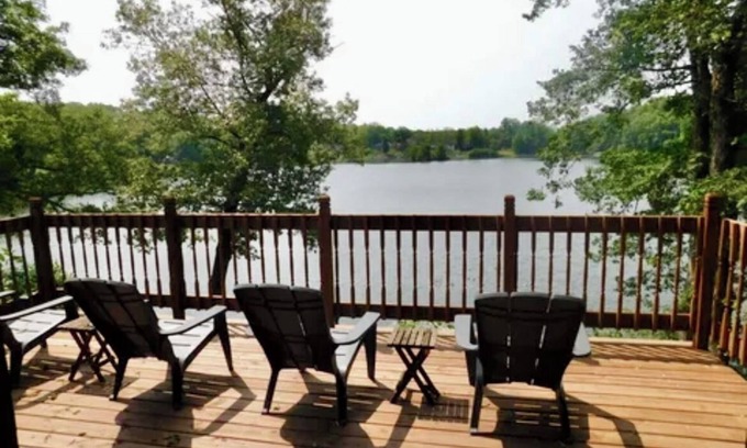Syracuse Cabaña | Charming lakefront cottage,private lake & dock, perfect secluded getaway