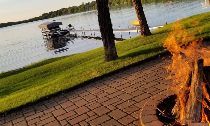 Alexandria Casa | Charming lakefront home located in Alexandria on Lake Burgen.