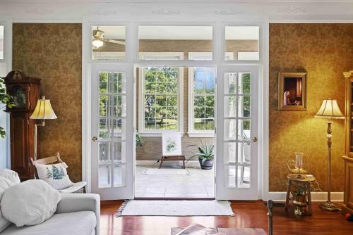 Charleston Casa | Charming Lakefront Home in Maclaura Hall