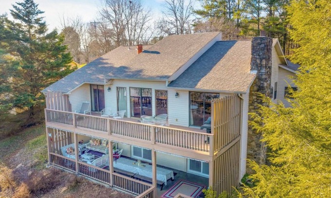Chickamauga Lake Casa | Charming Lakefront Oasis, Spacious, Self Check-In