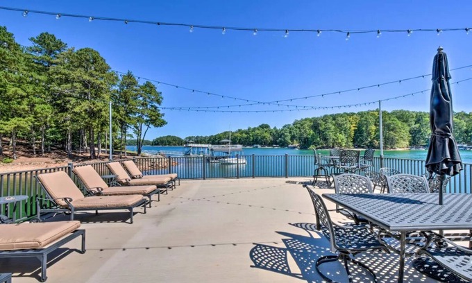 Buford Casa | Charming lakehouse on Lake Lanier with easy walk to the water