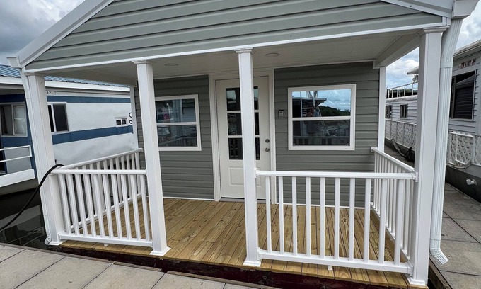 Morristown Alquiler De Eote | Charming land accessible houseboat in Morristown
