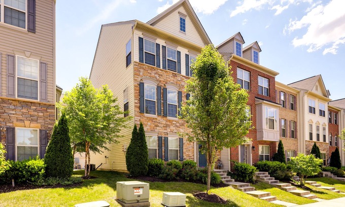 Glenarden Casa | Charming Lanham Townhome: 12 Mi to Capital!