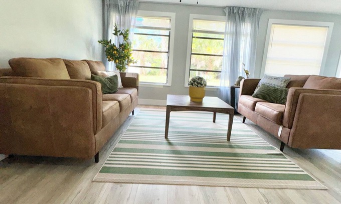 Palm Harbor Casa | Charming large 2-bedroom house 15 min to beach