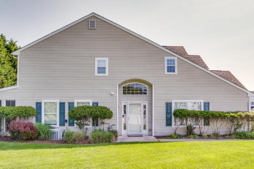 Lewes Casa | Charming Lewes Townhome with Sunroom 5 Mi to Beach!