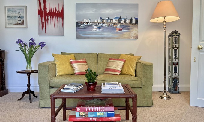 Deal Apartamento | Charming, light, and bright lower ground floor apartment in Walmer