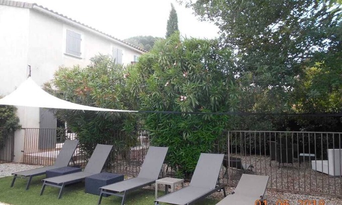 Pont-Saint-Esprit Casa | Charming little Provencal country house with garden and private pool
