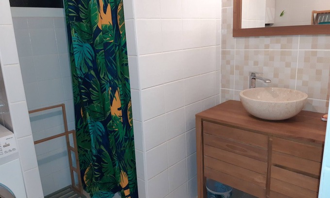 Sainte-Anne Casa | Charming little detached house with private garden and Jacuzzi