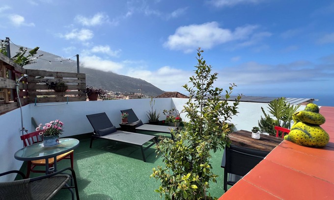 Los Realejos Otro | Charming Little Home Terrace with wonderful ocean and mountain views. Fast Wi-Fi