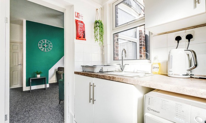 Bootle Casa | Charming Liverpool Retreat:10Min Drive to Aintree & Anfield, Great for families!