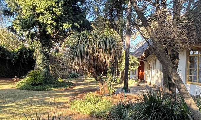 Kempton Park Cabina | Charming lodge in tranquil Kempton Park with WiFi