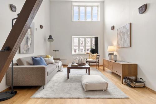 Trondheim City Centre Apartamento | Charming Loft, High Ceiling !Modern & Central, Free private Parking 7 min walking !