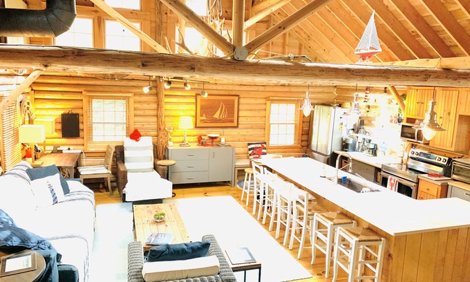 Boothbay Harbor Cabina | Charming Log Cabin - Yamagoya in the Spruce Trees and near the Ocean.