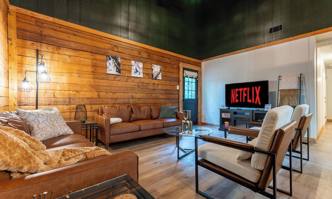 Heber Springs Cabina | Charming Log Cabin Retreat - Minutes from fly fishing!