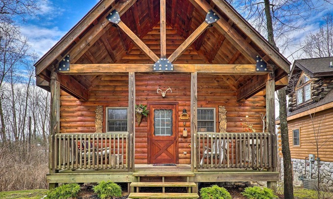 Oceana County Cabina | Charming Log Cabin at Double JJ Ranch Resort!