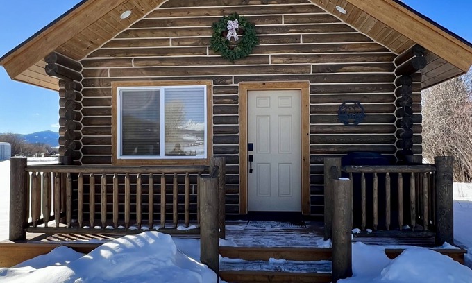 Victor Cabina | Charming Log Cabin close to GTNP with fishing access nearby