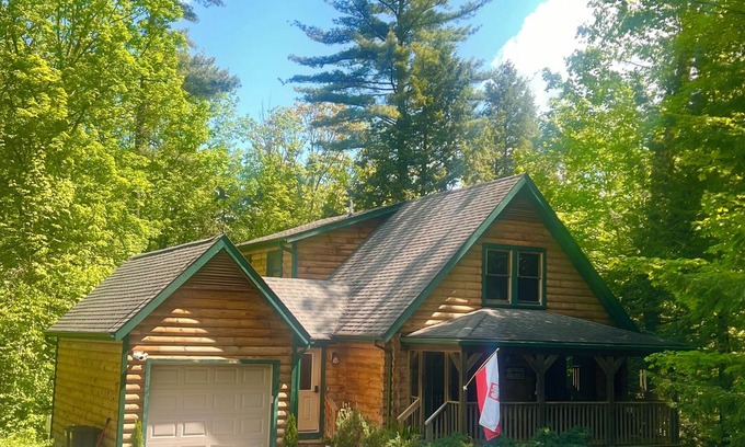 Lake George Cabina | Charming Log Cabin in Lake George