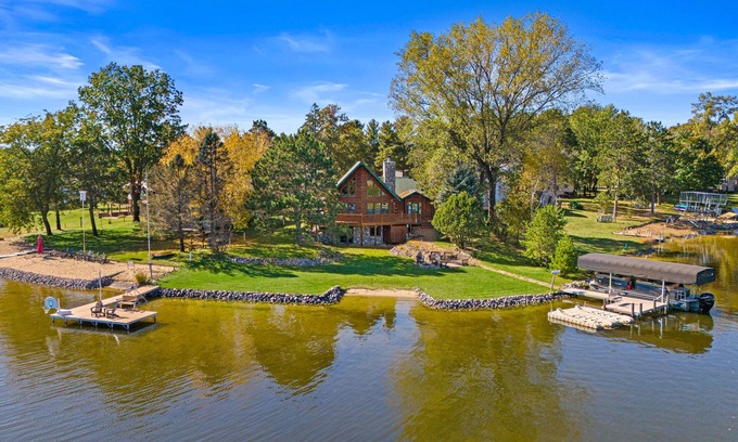 Nekoosa Casa | Charming Log Home on Lake Camelot – Perfect for Family Getaways!