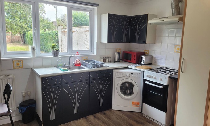 Luton Apartamento | Charming Luton Apartment Retreat