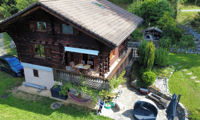 Mieussy Chalet De Esquí | Chalet familiar de lujo, paz y magníficas vistas alpinas, paseos desde la puerta, eco Hot-Tub