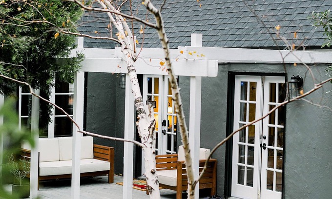 Cedar Glen Cabina | Charming + LUXE hideaway・fireplace・wine・BBQ ・deck