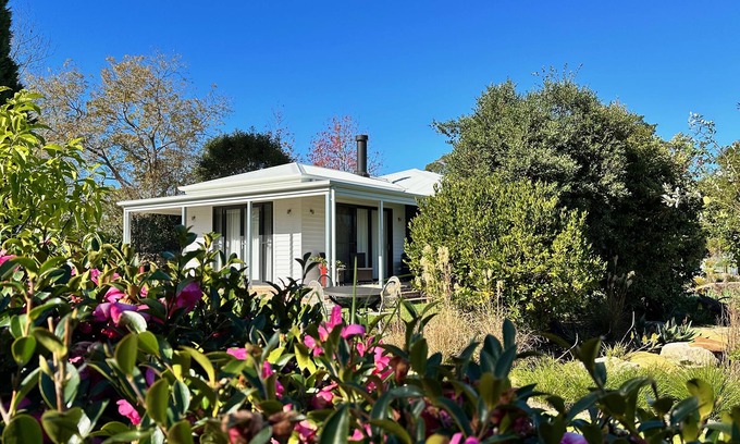 Galston Cabaña | Charming Luxury Rural Cottage Close to National Parks and City of Sydney