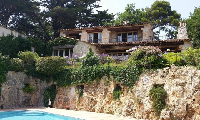 Biot Villa | Encantadora villa de lujo en Biot, 4 dormitorios, vistas al mar, gran piscina y jardín.