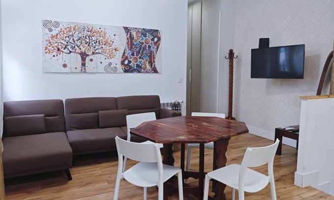 Ciudad Lineal Apartamento | Charming Madrid Las Ventas - 4 bedrooms