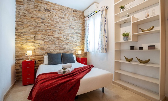 El Ejido Apartamento | Charming Malaga Stay: Walk to Top Sights