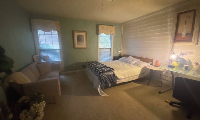 Addison Heights Casa | Charming MASTER BEDROOM, One Room Only, in a peaceful Kennesaw/Marietta Area.