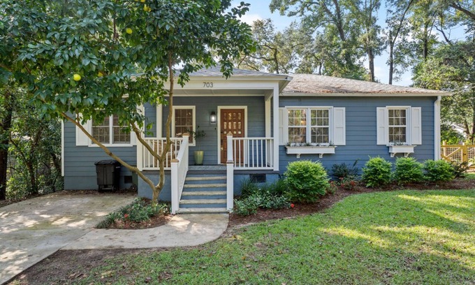 Glenview-Pinegrove Casa | Charming Midtown Gem!!